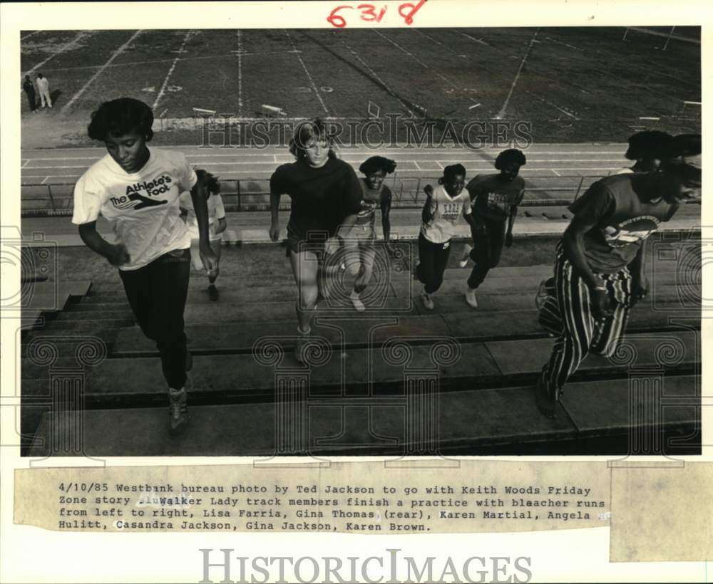 Perry Walker 1985 Press Photo O.Perry Walker Lady track team practice in stadium ...