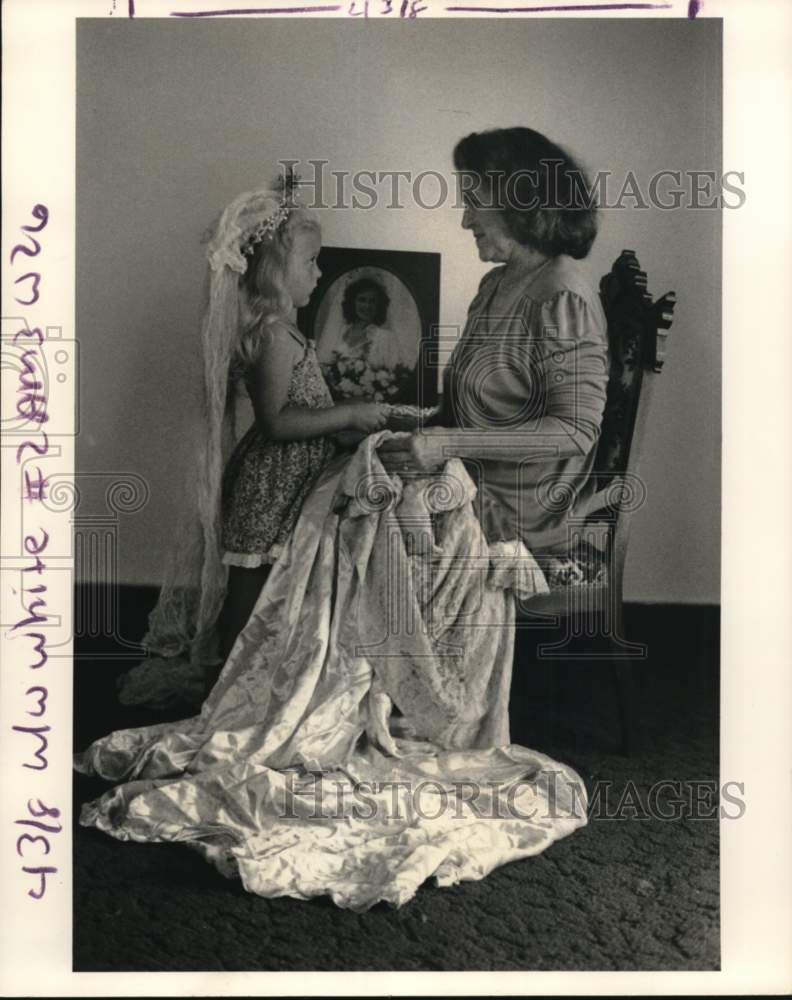 1983 Gilda Borden White, Belle Chasse Photographer with girl, dress - Historic Images