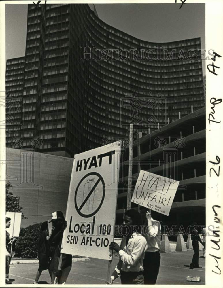 1985 AFL-CIO Picketers outside Hyatt Hotel in New Orleans, Louisiana - Historic Images