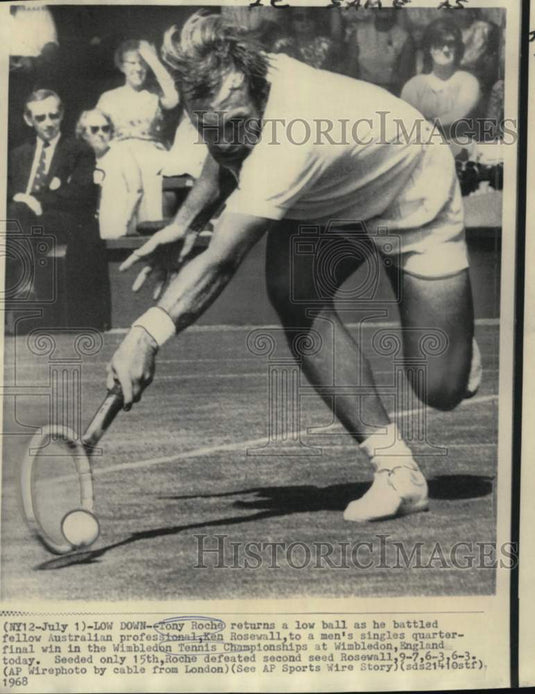 1968 Press Photo Tony Roche at Wimbledon Tennis Championships in England - Historic Images