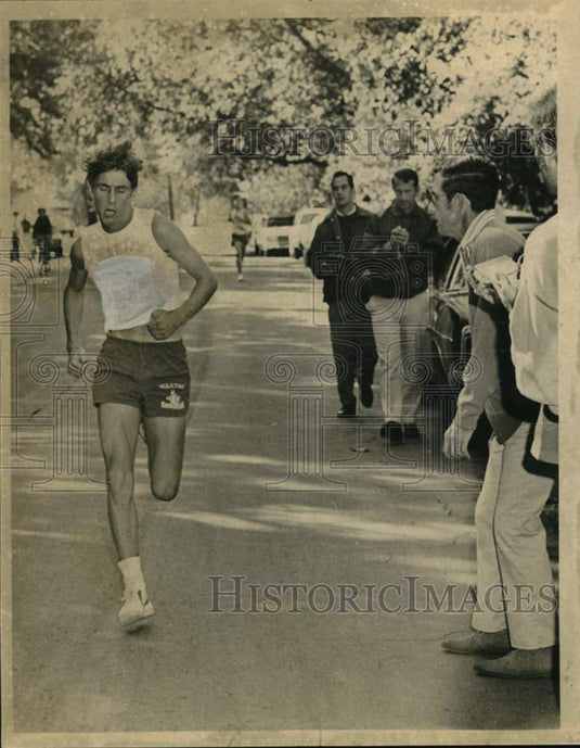 1971 Press Photo Brother Martin's Prep Runner Jimmy Roche during Race - Historic Images