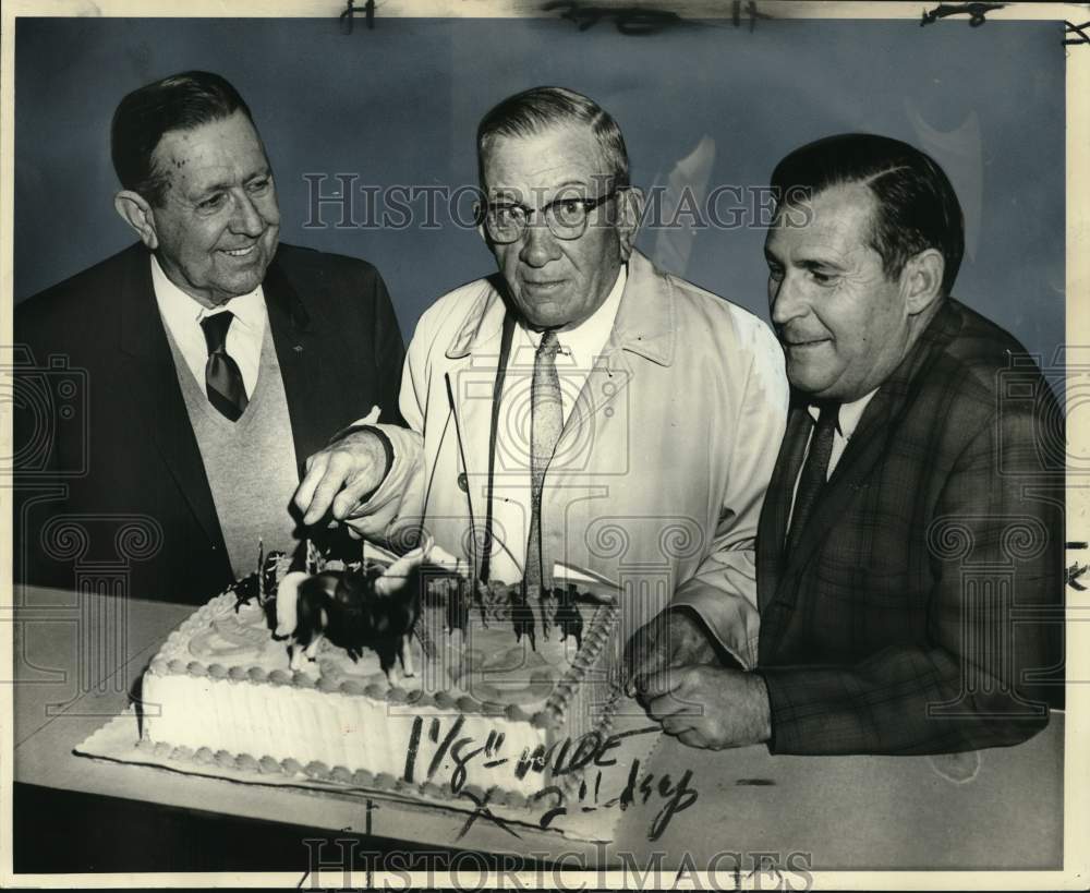 1969 Press Photo Marion Van Berg celebrates 73rd birthday at Fair Grounds - Historic Images