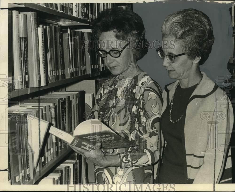 1971 Officers of Friends of Library, Our Lady of Holy Cross College - Historic Images