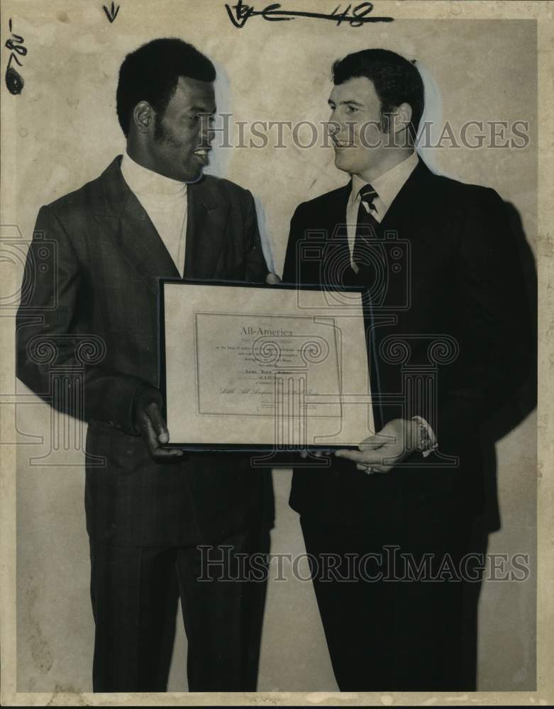 1970 Press Photo Butch Webster receives certificate from Jake Kupp of the Saints - Historic Images