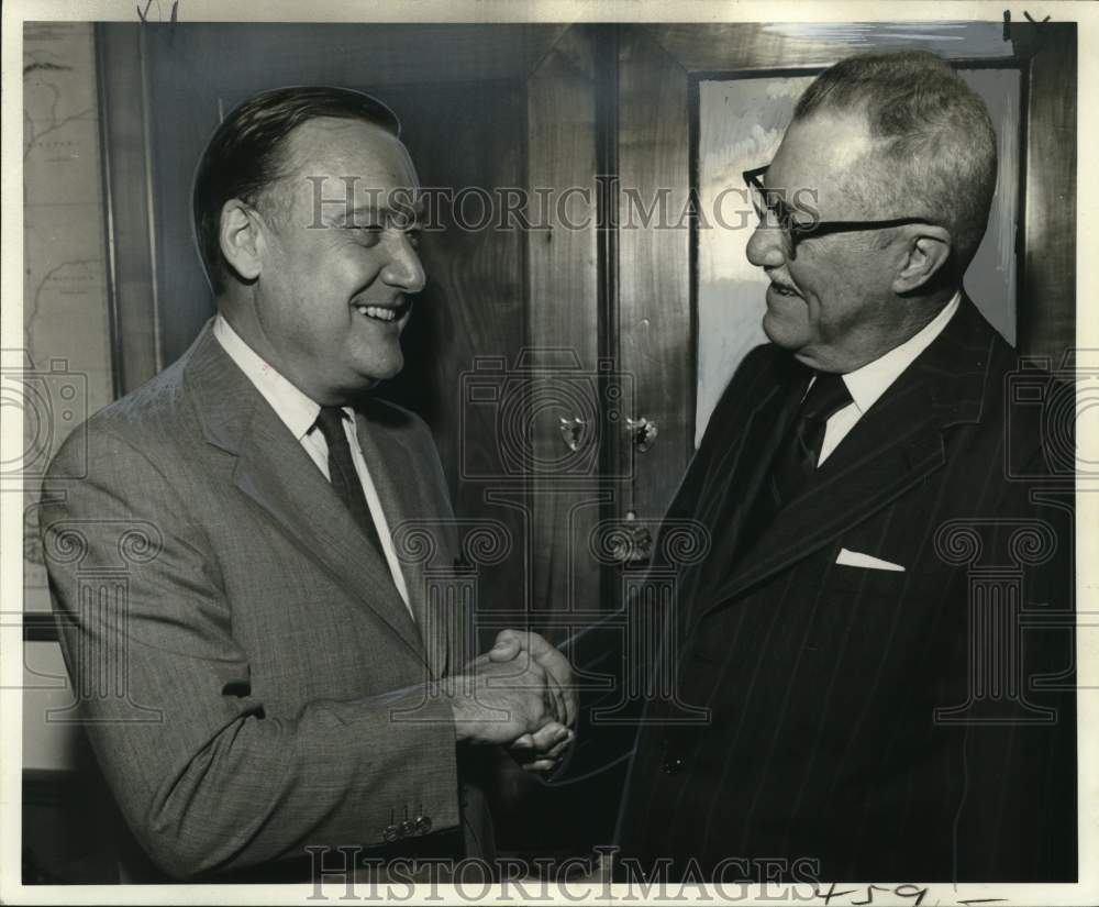 1973 Heads of ICB Corp. &amp; Lafayette Insurance shake on merger - Historic Images