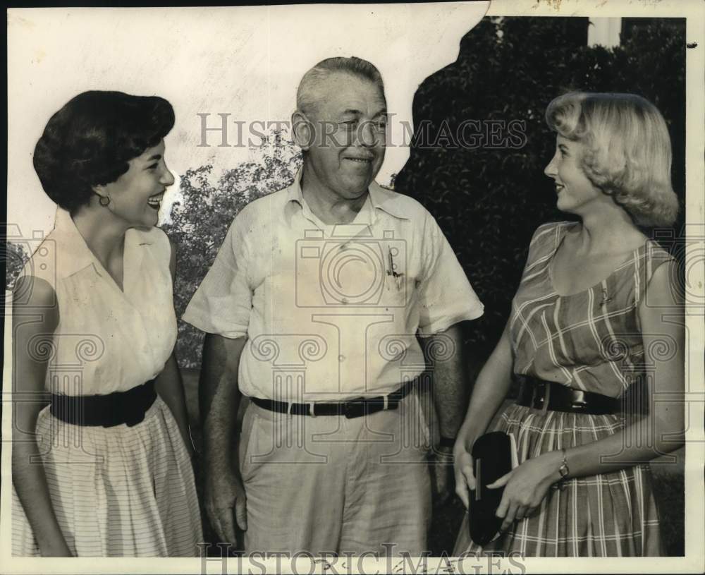 1953 Eugene Wink with Mississippi Southern college&#39;s freshman class - Historic Images