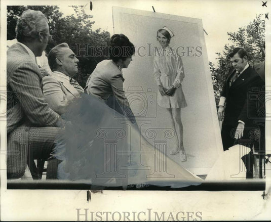 1973 Mr. and Mrs. James Smith unveil portrait of daughter Jo Ellen-Historic Images