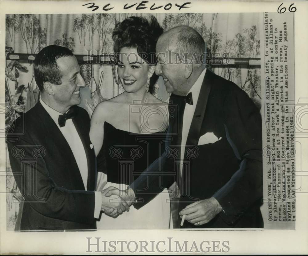 1962 Press Photo Leonard Sillman congratulates Noel Coward and Mickey Wayland - Historic Images