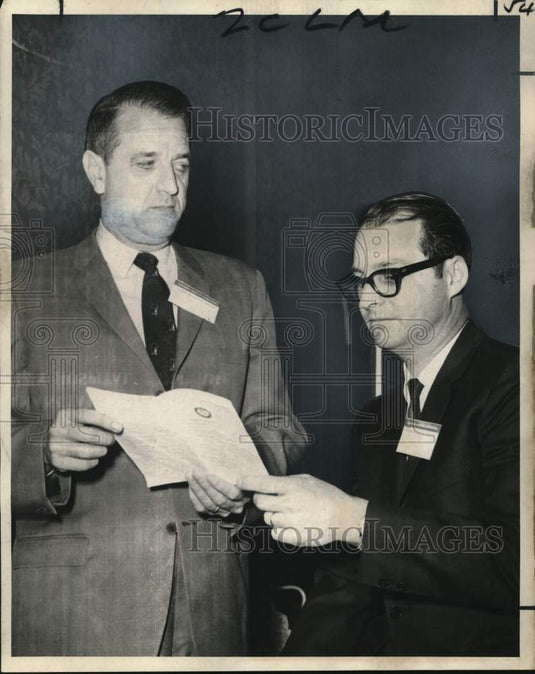 1969 Frank Jerome and David Smith interviewed at Fontainebleau - Historic Images