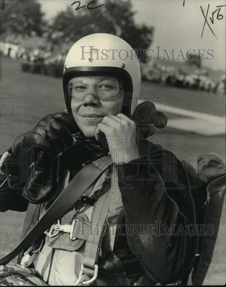 1966 Press Photo Delta skydiver to appear at New Orleans United Fund Kickoff - Historic Images