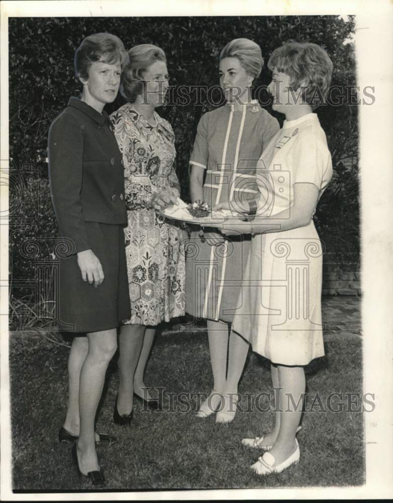 1971 Junior League of New Orleans Officers at Installation Meeting - Historic Images