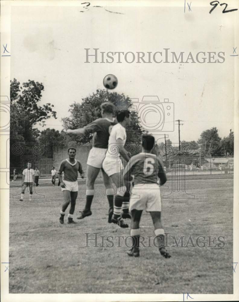 1967 Press Photo Deutschland players match up with New Orleans Soccer team - Historic Images