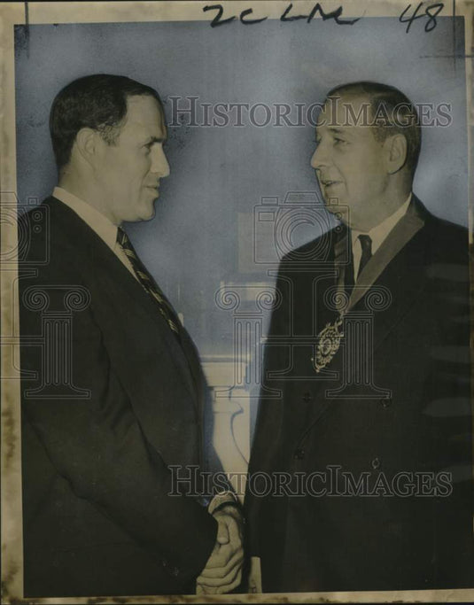 1966 Leslie Storey and Robert Hollowell chat at NLEA meeting - Historic Images