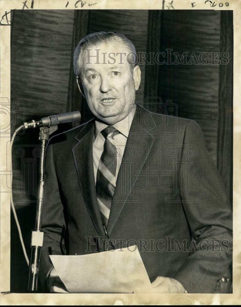 1970 Deputy Chief William J. Stevens reads Police Chief&#39;s statement - Historic Images