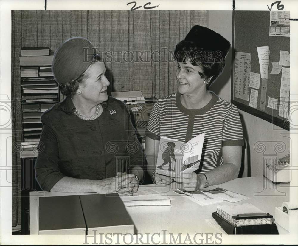 1968 Press Photo Mrs. Rodney Toups, Mrs. S.B. Jefferson, start Seal solicitation - Historic Images