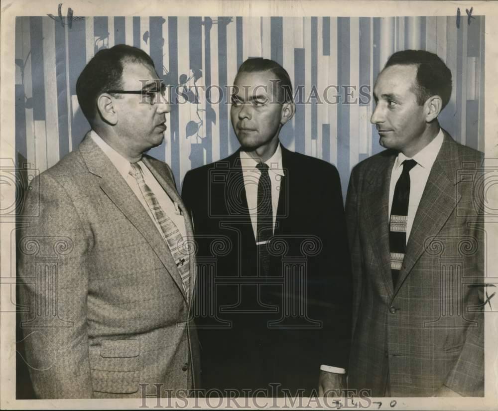 1958 Press Photo Delegates discuss site for Goodwill retail store on West Bank - Historic Images