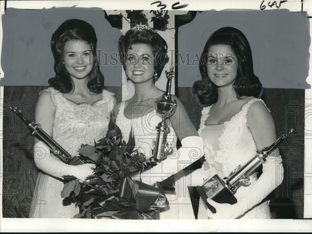 1969 Press Photo Miss University of Mississippi Cindy Vincent and her runners-up- Historic Images