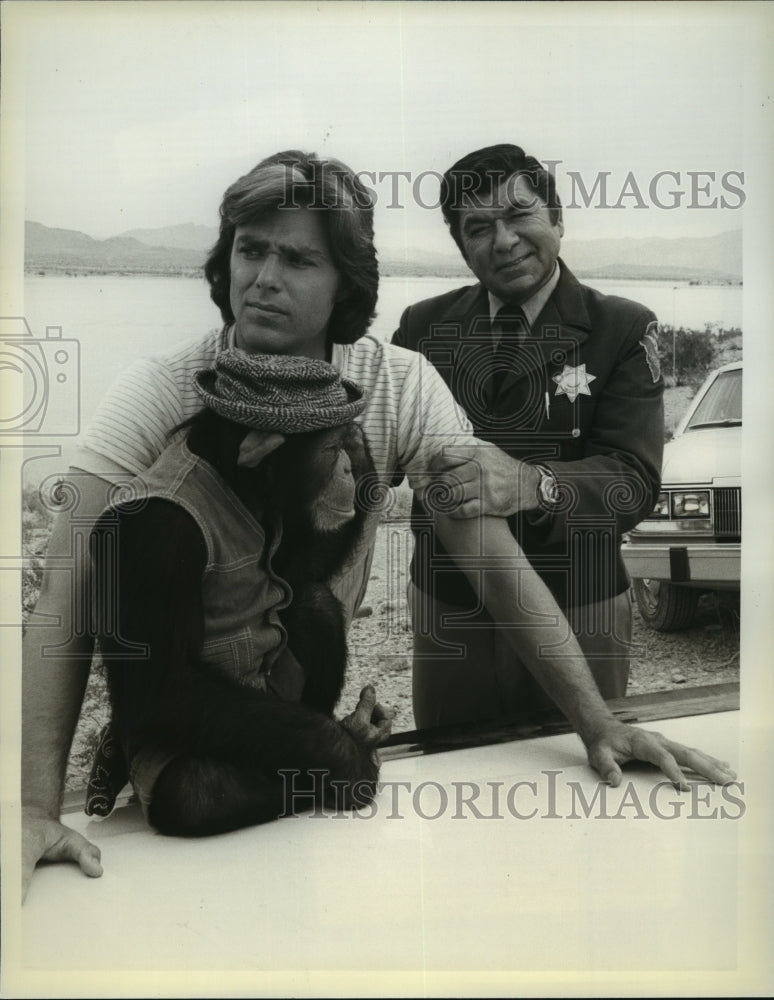 1979 Press Photo Claude Akins and Greg Evigan in Finders, Keepers, on NBC. - Historic Images
