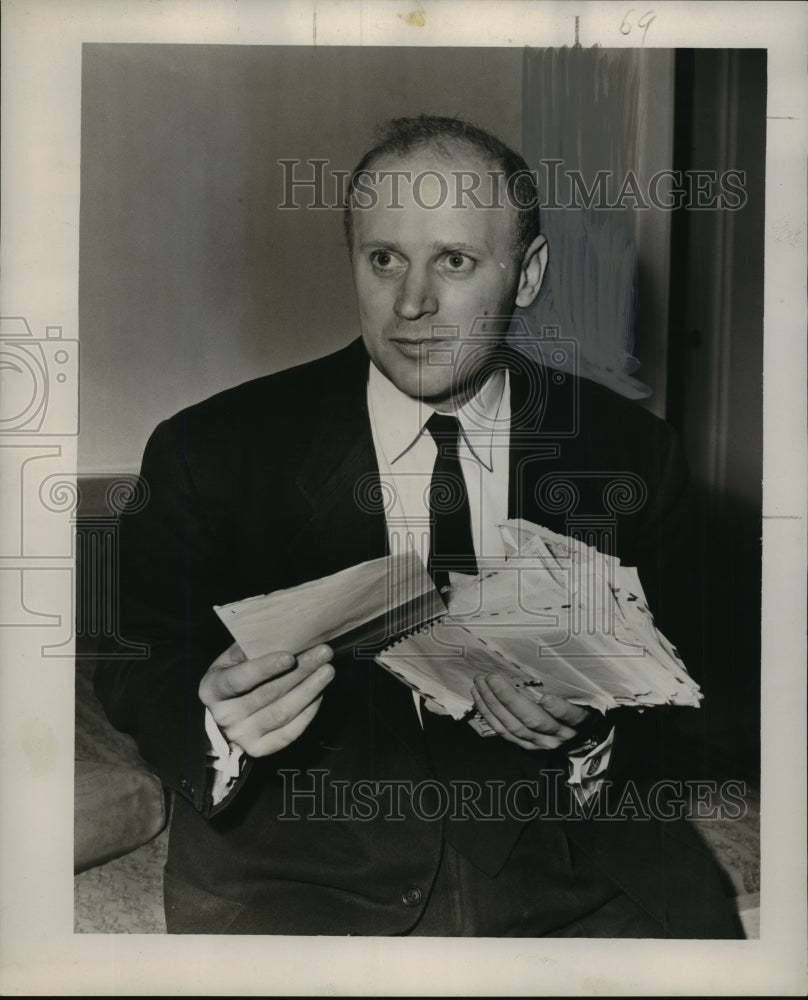 1953 Press Photo Dan Dale Alexander, author of Arthritis and Common Sense. - Historic Images