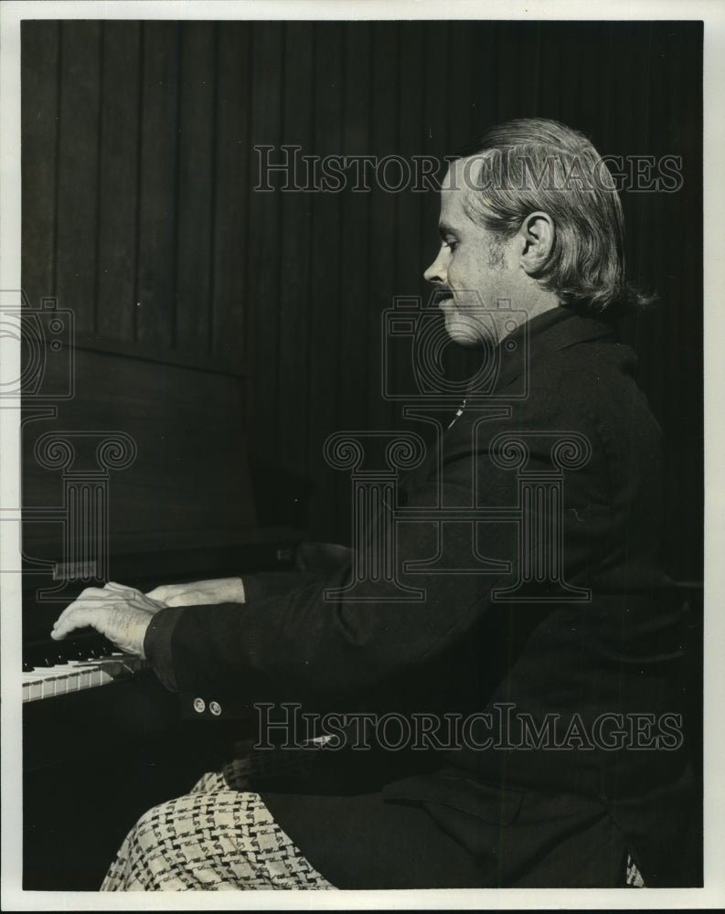 1973 Melvin G. Alford, pianist. - Historic Images