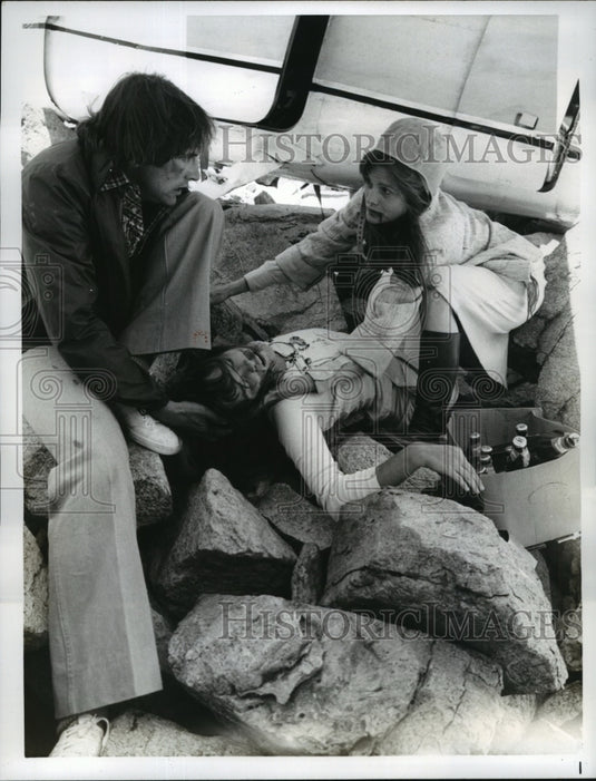 1978 Press Photo Blair Brown and David Ackroyd in And I Alone Survived. - Historic Images