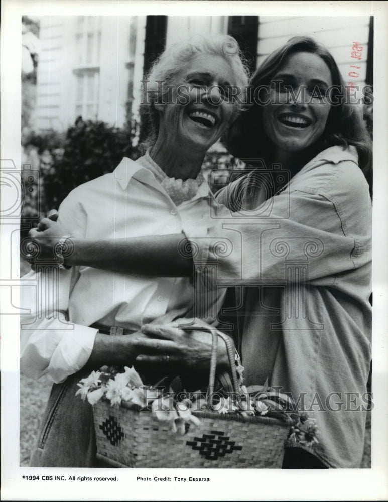 1994 Press Photo Frances Sternhagen and Karen Allen star in The Road Home.- Historic Images