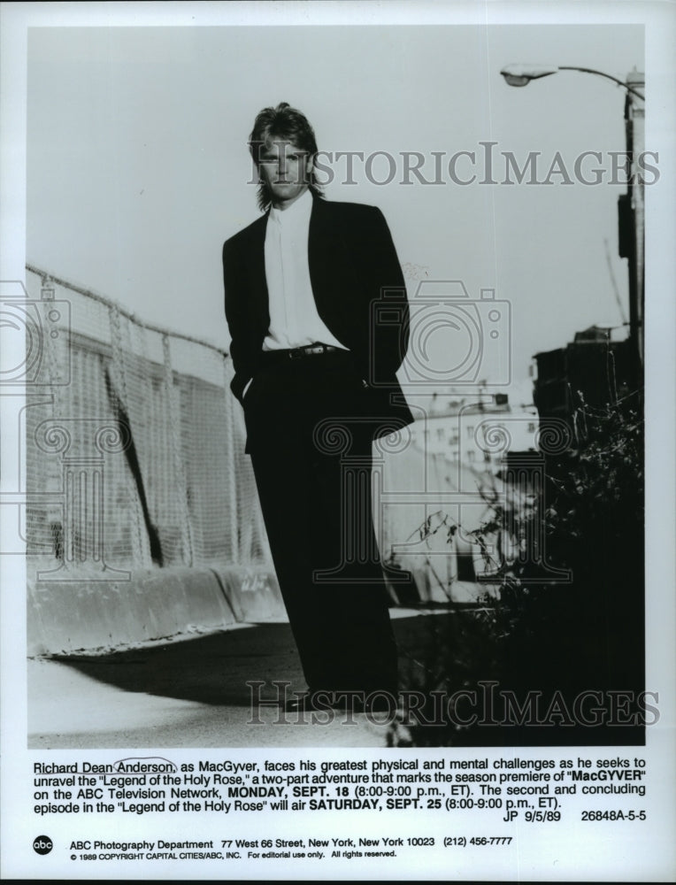 1989 Richard Dean Anderson stars on MacGyver, on ABC. - Historic Images