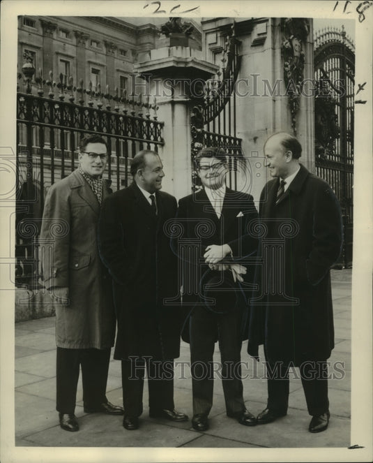 1961 The Amadeus Quartet at Buckingham Palace in England. - Historic Images