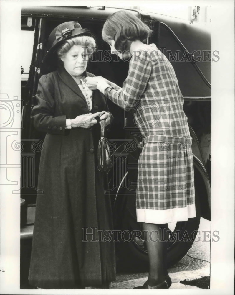 1977 Jean Marsh and Angela Baddeley on Upstairs, Downstairs, on PBS. - Historic Images