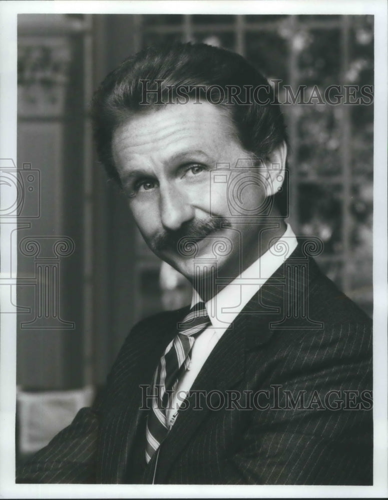 1984 Press Photo Rene Auberjonois stars in Benson, on ABC Television. - Historic Images