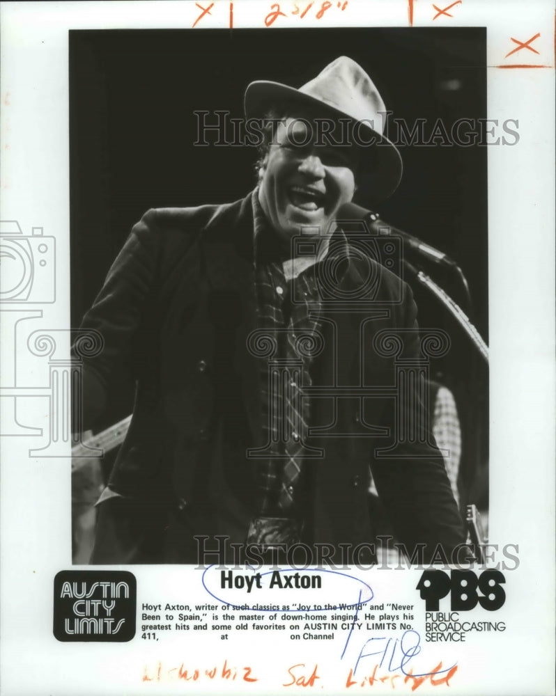 1983 Hoyt Axton performs on Austin City Limits, on PBS. - Historic Images