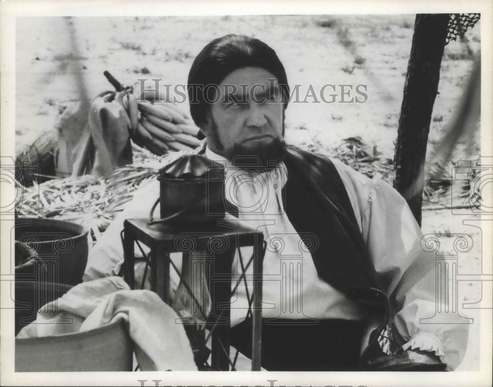 1977 Edward Asner, actor. - Historic Images