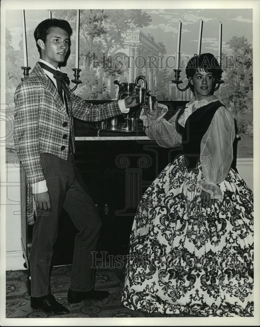 1968 Press Photo "Stephen" v "Jeannie" Stephen Foster Story, Bardstown, Kentucky - Historic Images