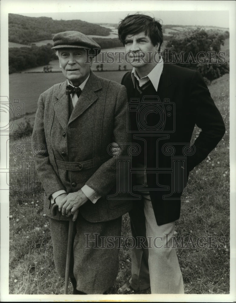 1984 Press Photo Laurence Olivier and Alan Bates in A Voyage Round My Father. - Historic Images