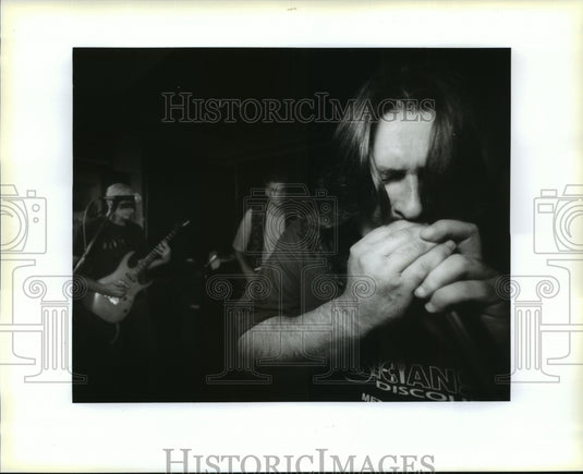 1994 Press Photo Lead singer Jon Geaust of Bare Bones, on the harmonica.-Historic Images