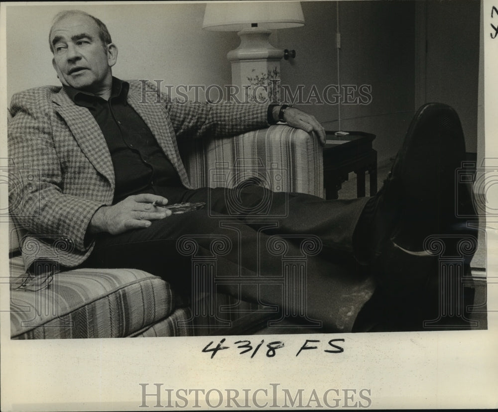 1978 Actor Ed Asner relaxes at the Marie Anoinette in New Orleans. - Historic Images