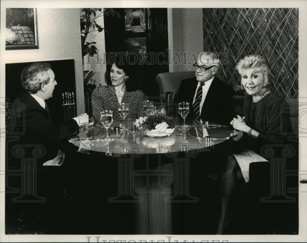 1989 Michael Tucker, Valerie Harper, Malcolm Forbes on &quot;At Rona&#39;s&quot; - Historic Images