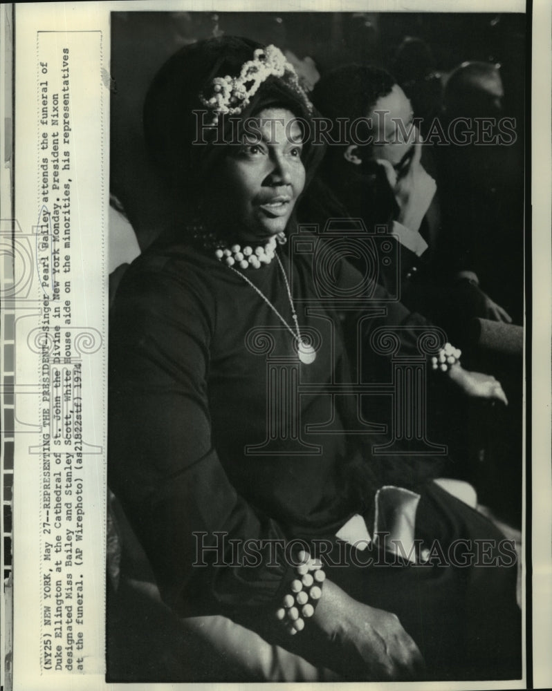 1974 Singer Pearl Bailey attends funeral at Cathedral of St. John. - Historic Images