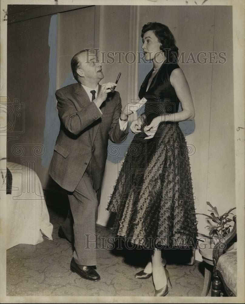 1954 Press Photo Edgar Bergen &amp; wife, Frances, at Monteleone Hotel, New Orleans.- Historic Images