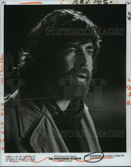 1978 Alan Bates in a scene from An Unmarried Woman. - Historic Images