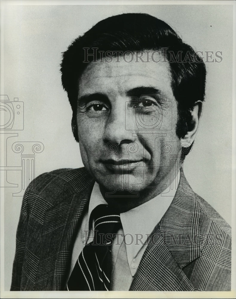 1977 Jules Bergman, Science Editor for ABC News. - Historic Images