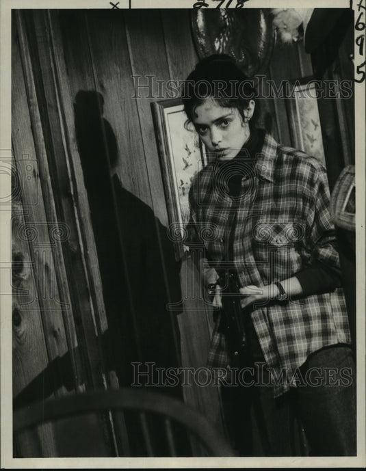 1981 Press Photo Kathleen Beller in "No Place to Hide" CBS TV - Historic Images