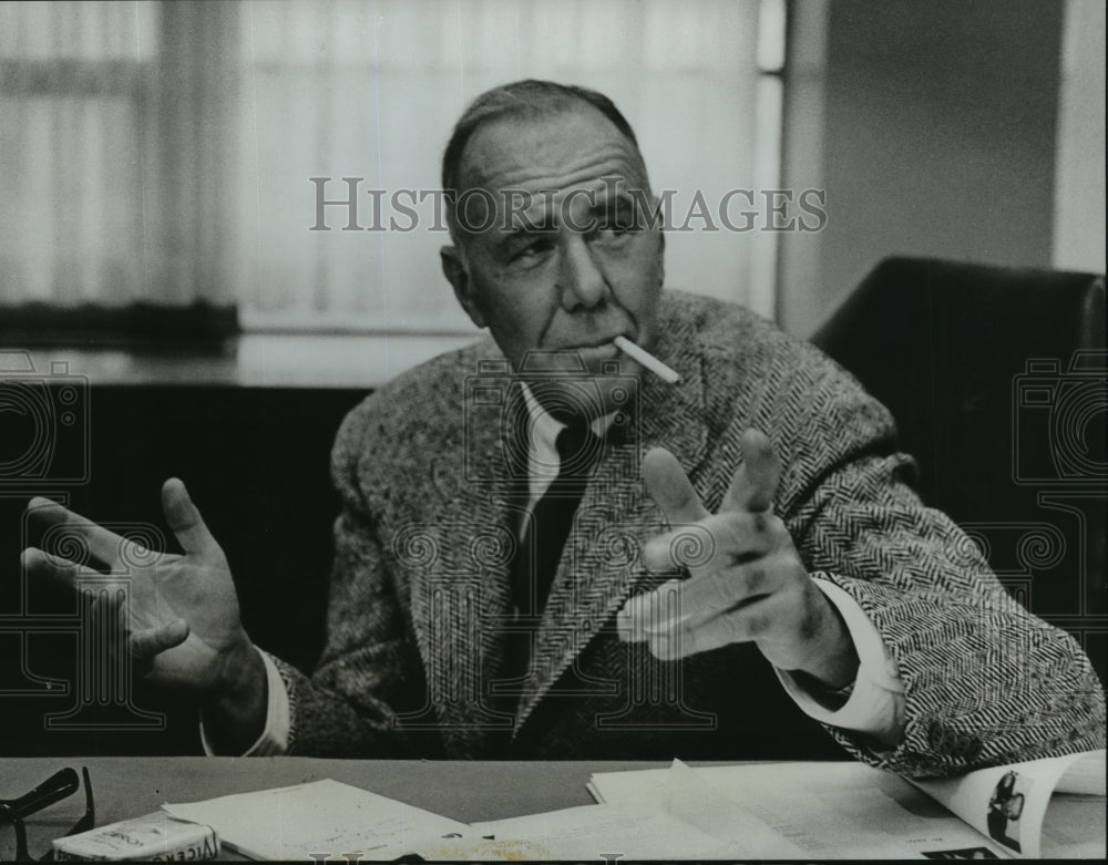 1964 Press Photo Ford Bell, author of You&#39;re In Charge. - nop07089-Historic Images