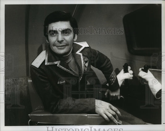 1978 Press Photo Richard Benjamin as Adam Quark on "Quark" - Historic Images