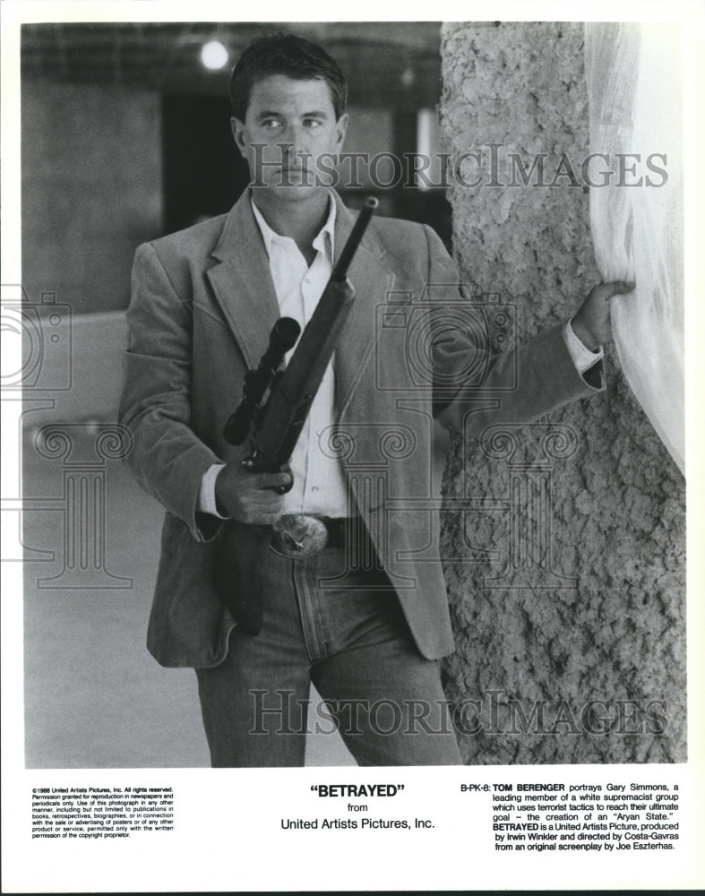 1988 Tom Berenger in a scene from Betrayed. - Historic Images