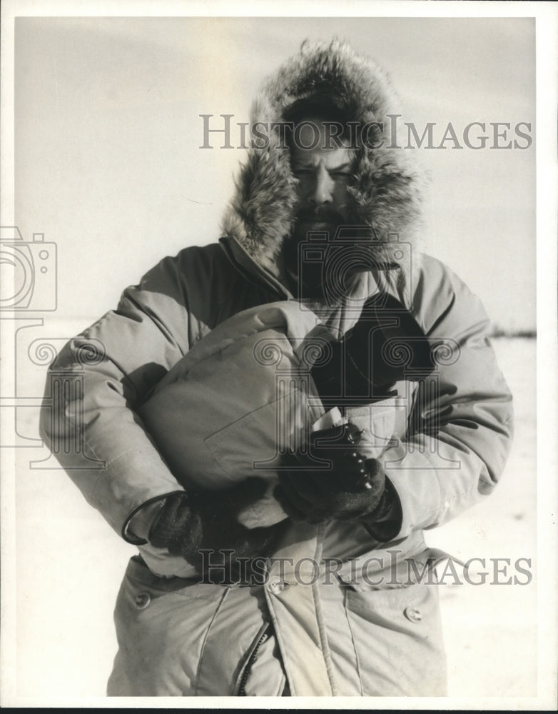 1985 Cinematographer John Bennett Holding His Filming Camera - Historic Images