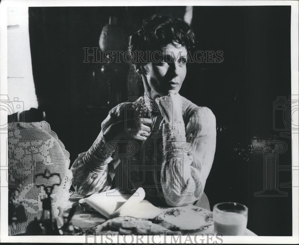 1975 Claire Bloom in An Imaginative Woman - Historic Images