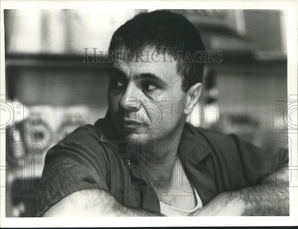 1985 Robert Blake stars in Second Hand Hearts, on CBS. - Historic Images