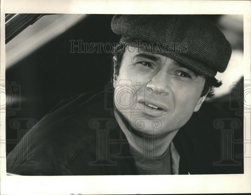 1975 Robert Blake as detective Tony Baretta in Baretta - Historic Images