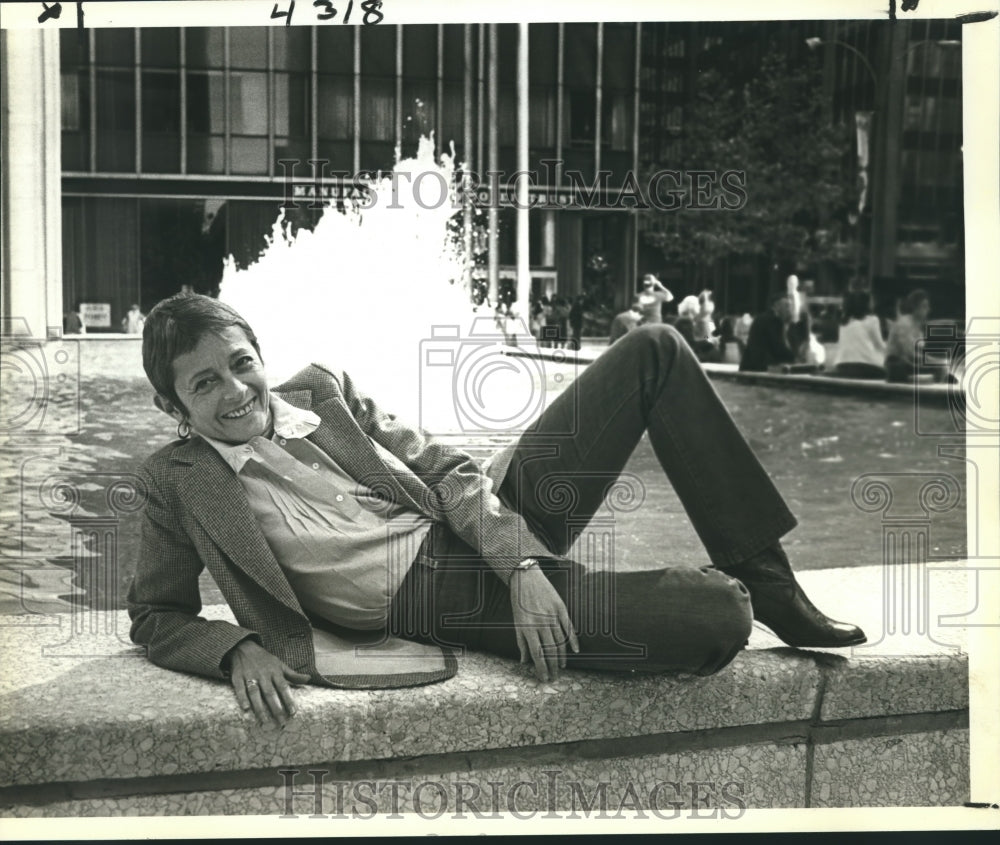 1980 Choreographer Patricia Birch in midtown Manhattan. - Historic Images